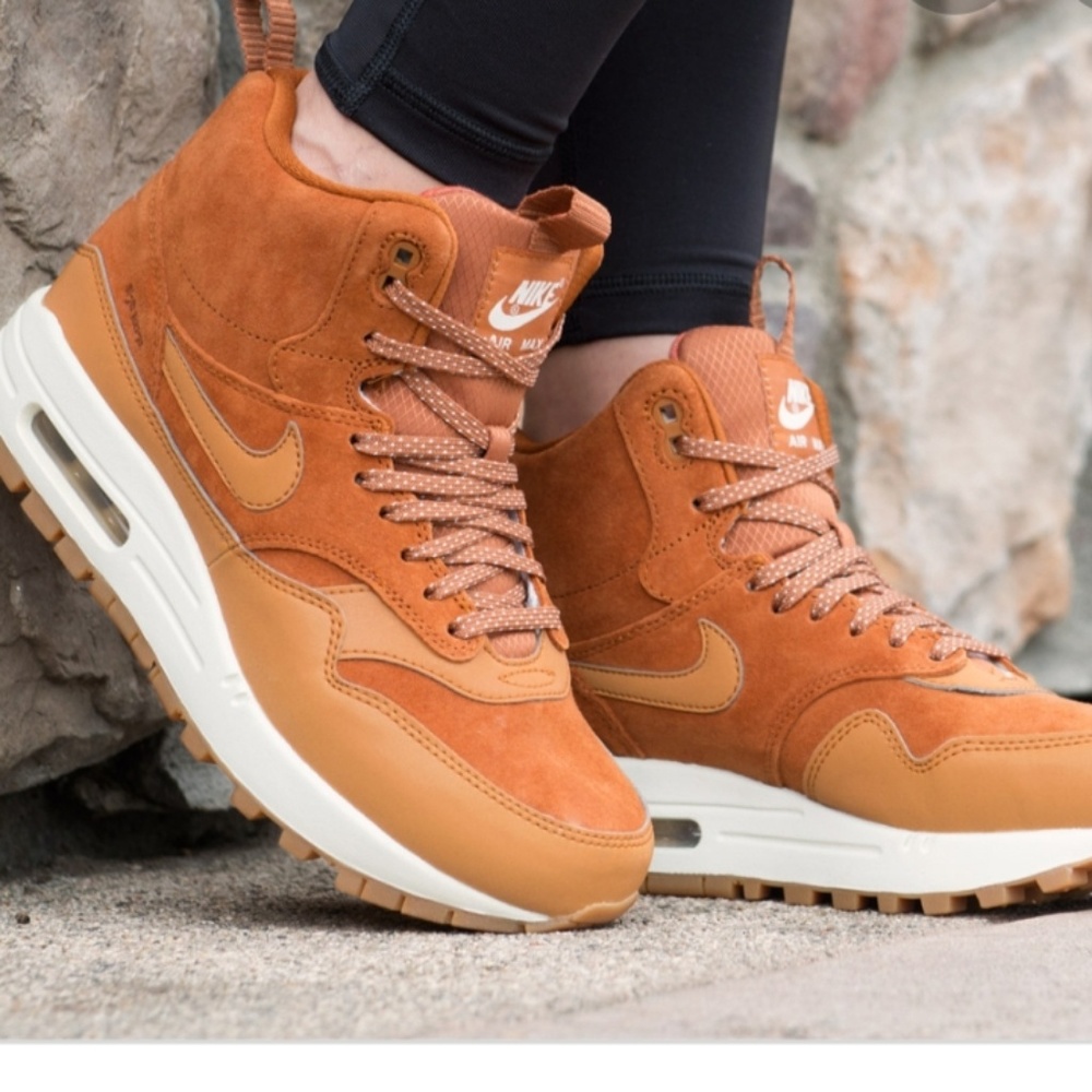 Nike Air Max 1 boot